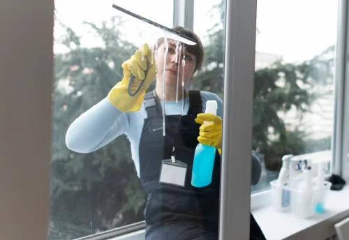 Nettoyage de vitres intérieures et extérieures à Crotenay